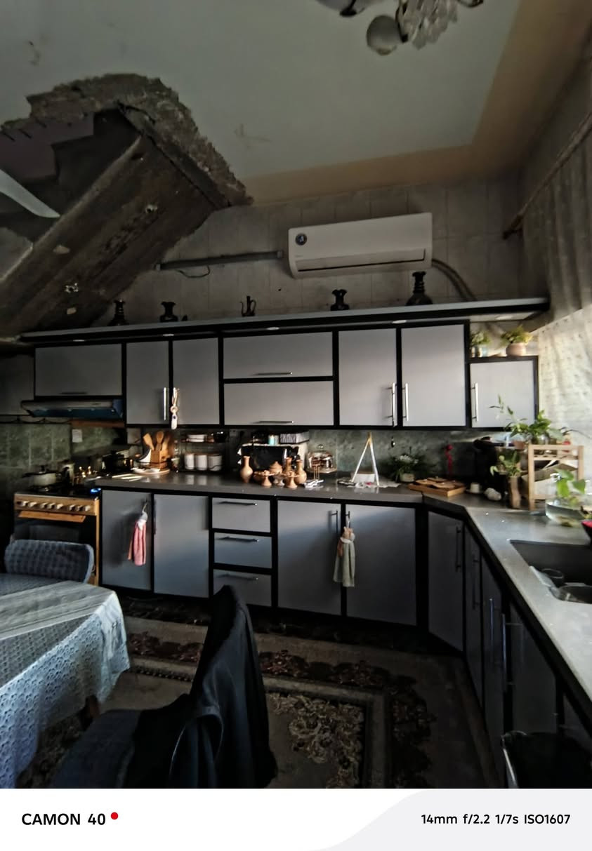 السلام عليكم كاونتر +مبرده للبيع
الكاونتر جديد شغل جديد السطح كوارتز السنك ستيل+كوارتز واحلا من الصور وآل مبرده ارتفاع ١٦٥سم جديده ممشتغله 
مكاني بلديات ***********
