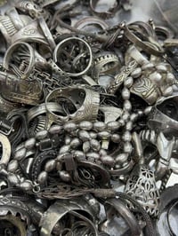 اخوان فضة كسر نضيف كيلو ونص سعر الغرام 5000 غفل 07744852399