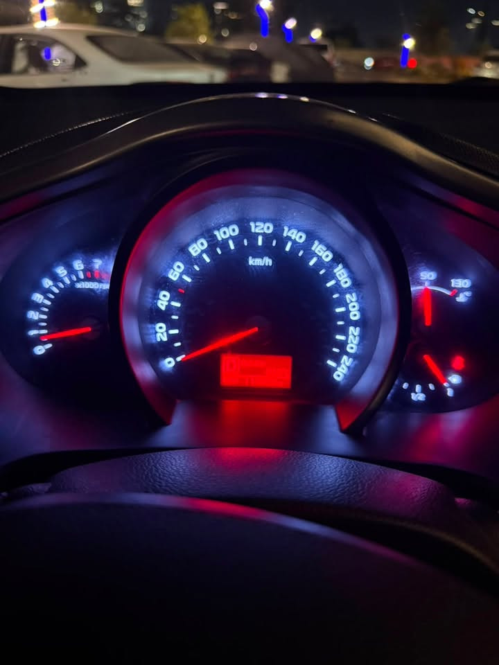 السلام عليكم 
للبيع .. 
،، كيا سبورتاج موديل 2015 مواصفات عاديه خليجي ماشيه 112000 كم باسمي منذ استلامها من الشركه ولحد الان سنويه جديده رقم إنكليزي السياره نظيفه وما متعوبه بيها طخه بالجهه اللي عكس السايق مثل ما موضحه بالسونار المرفق 
عارضها ب 14000$ وبيها مجال قليل
للاستفسار اكثر اتصل على
***********
