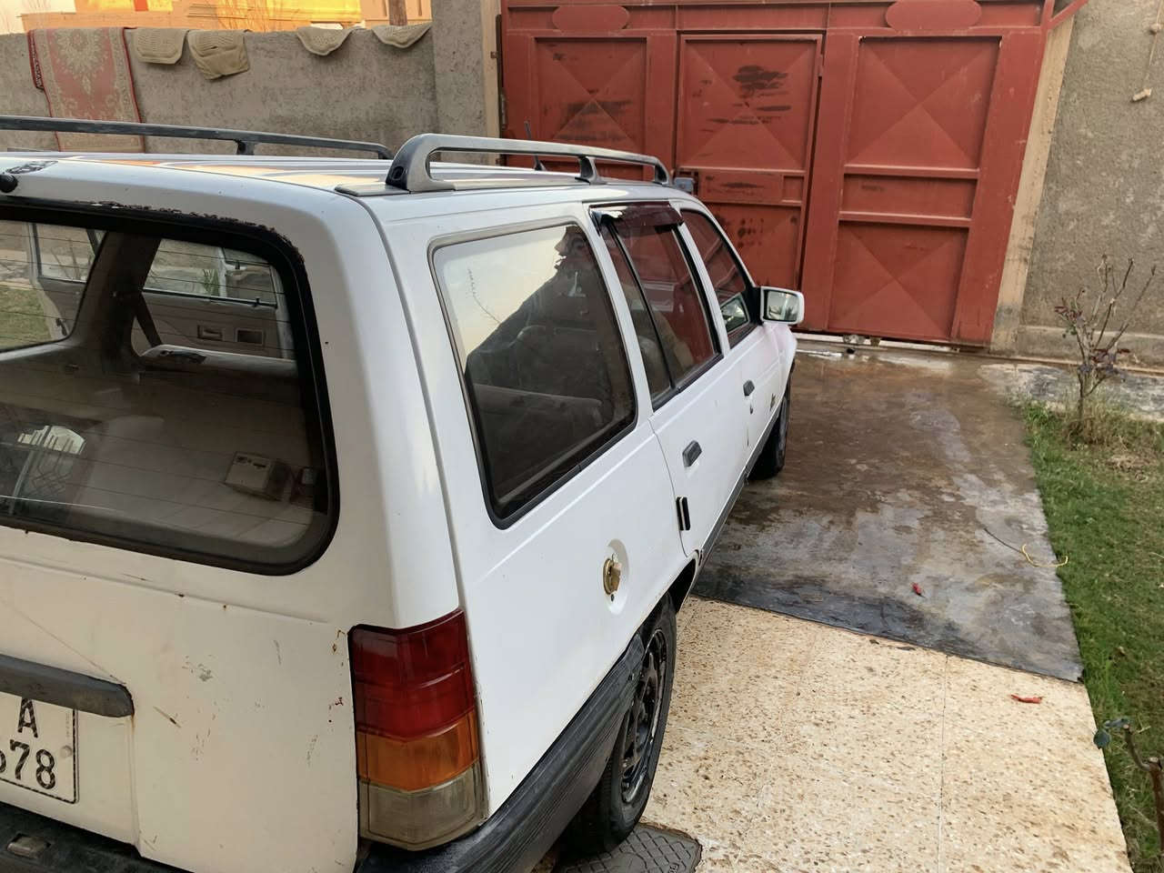 السلام عليكم  للبيع او مراوس حسب القناعه اوبل كاديت موديل 91  محرك 1600  لا تبخير ولا تنقيص رقم انكليزي سنويه لل2030 شواصيها نضيفه اي خياس مابيها تواير جدد باتري جديد شاشه تاب مال كامري كامره خلفيه شغاله اربع سماعات شغاله كاعيتها نضيف سياره بلاديه لا صبغ ولا ضربه 
عارضها  ب26وبيها مجال بسيط مكان السياره القائم قريه سعده  للتواصل ع الخاص او الاتصال ع ***********
