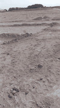 دونمين للبيع المكصب قرب ملعب الخماسي دونم واحد ماكو مشكله السعر الدونم 35وبي مجال هاتف ***********
