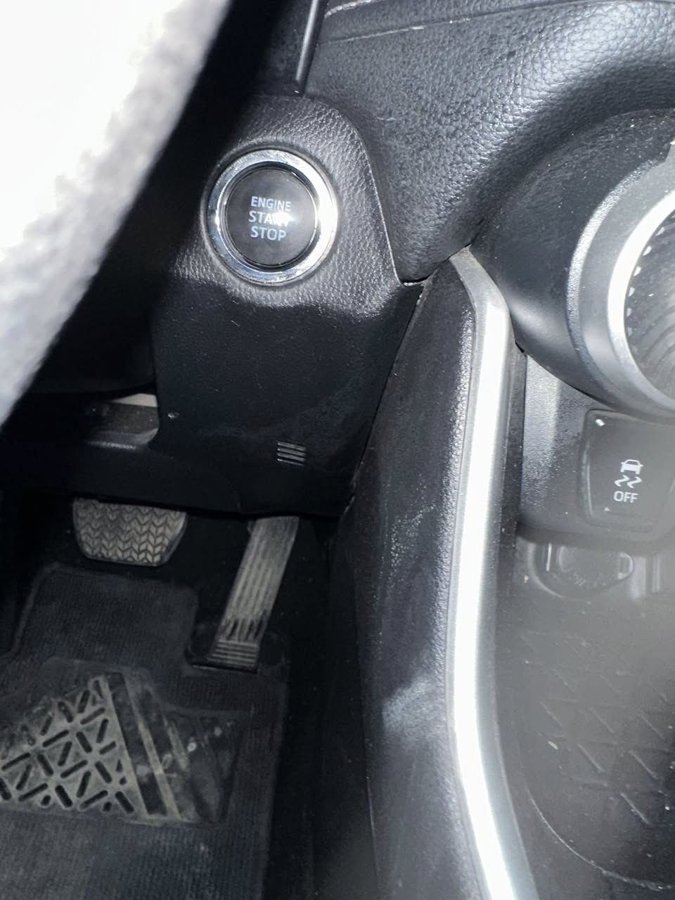 السلام عليكم راف فور 2022 فول مواصفات بصمه فتحه كراسي كهرباء رادارات كاميرا خلفيه فول جديده السياره بل واقع احلى من الصور جدا اقتصادية ماشيه 38 ألف السعر 200 وبيه مجال رقمي ***********مكاني زيونه
