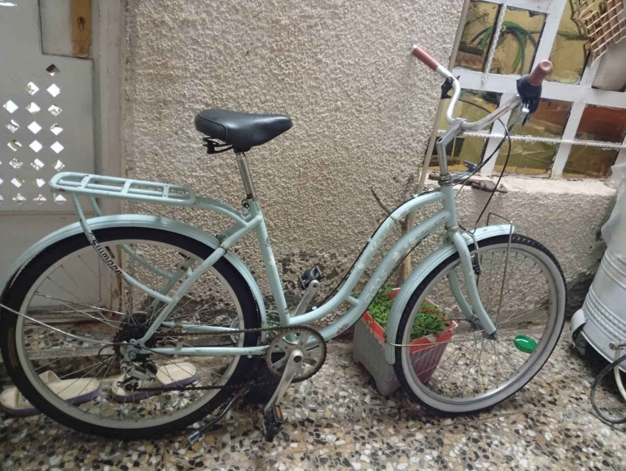 سلام عليكم بايسكل للبيع حجم 24 سعر 40 مكان الحسينيه هذا رقم ***********
