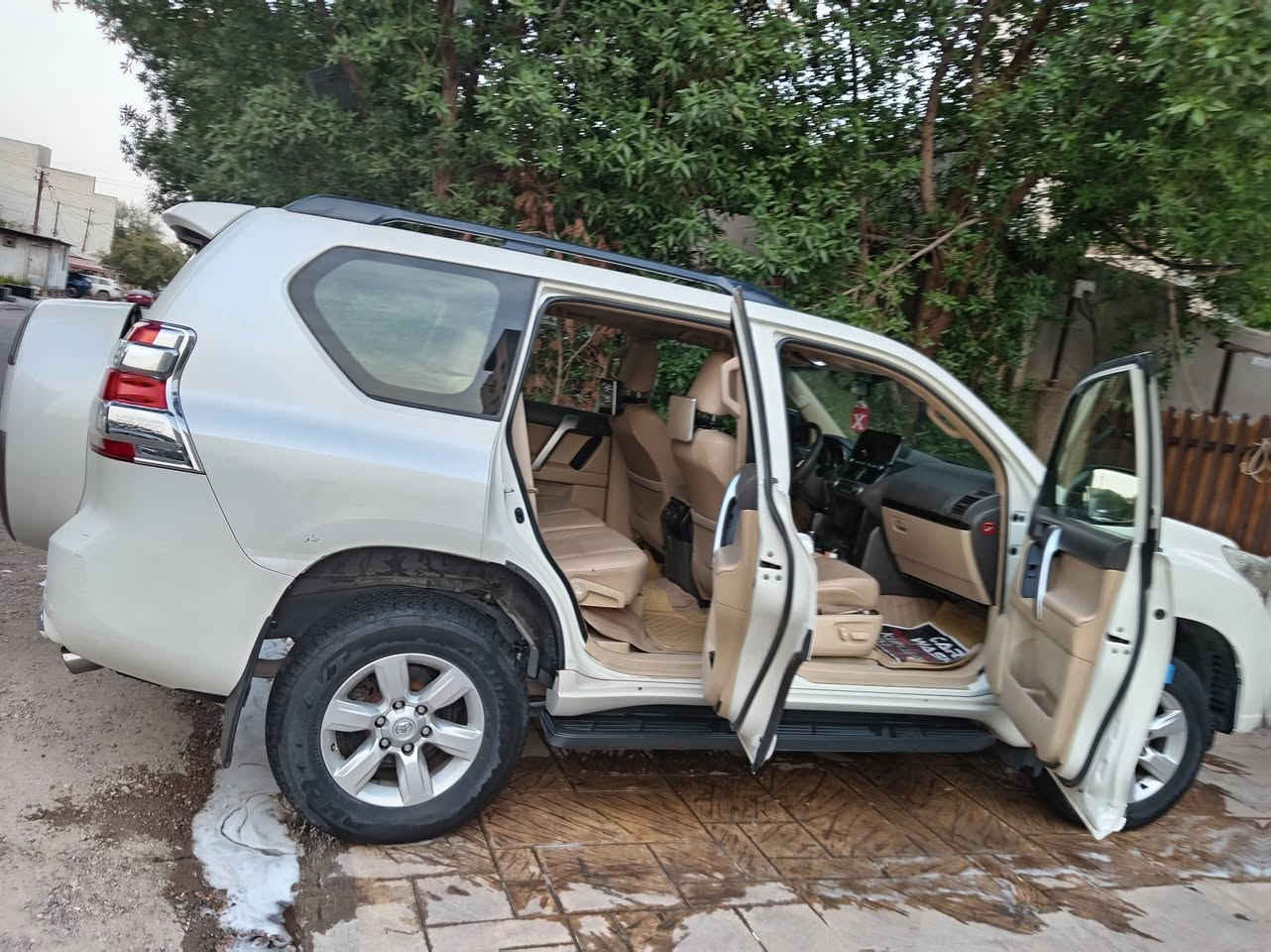 السلام عليكم
برادو ٢٠١٤ خلجية ساز فئة TXL
ستة سلندر مكينة ٤٠٠٠
فول مواصفات بصمة فتحة كشنات جلد كهربائية
سيارة مشتريه مكفولة  من ٢٠١٧ بيه مكانات بارد جهة السايق وبيه سونار المندلاوي اليوم سويتة
مكينة بلادية
كير مبدل فلاتر وتورباين
سنوية صاقطة
ماشية ١٩٣ الف
مكانه كرادة
السعر 280 ورقة وبي مجال بسيط 
للاستفسار الاتصال ***********
