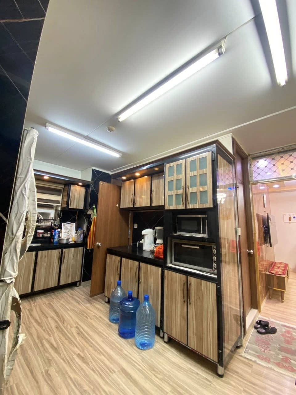 للبيع 120 طابق اول بلوكA9  مدفوعه الثمن بل كامل تحويل 750 مع كاونتر وديكورات 
***********
