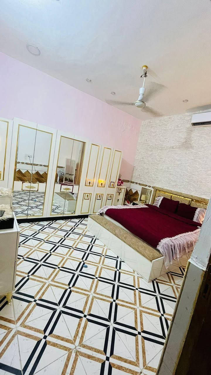 بيت100م طولاني طابقين بناء حديث كله كونكريت في حي الجامعه شارع 50 نهايته الفرع
القاط الاول كامل والثاني يحتاج فقط بياض 
مطلوب إسكان 10 السعر 130 مع الاسكان بي مجال للاستفسار اكثر اتصل على الرقم 
*********** ما متواجد على الفيس
