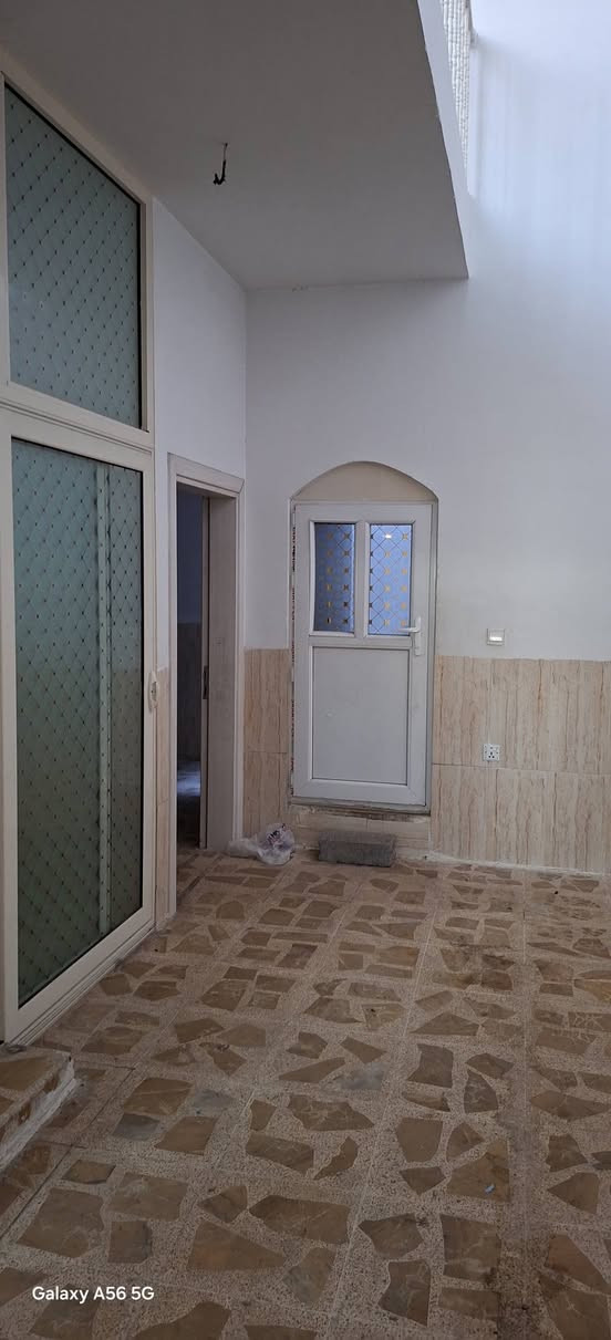 دار للايجار ١٣٠ متر ٤غرف نوم طابق اول وثاني بدون ارضي ٤غرف نوم
 ++صالة ++ استقبال ++مطبخ مع كاونتر
***********
***********
‏إيجارات اربيل:
***********
***********
