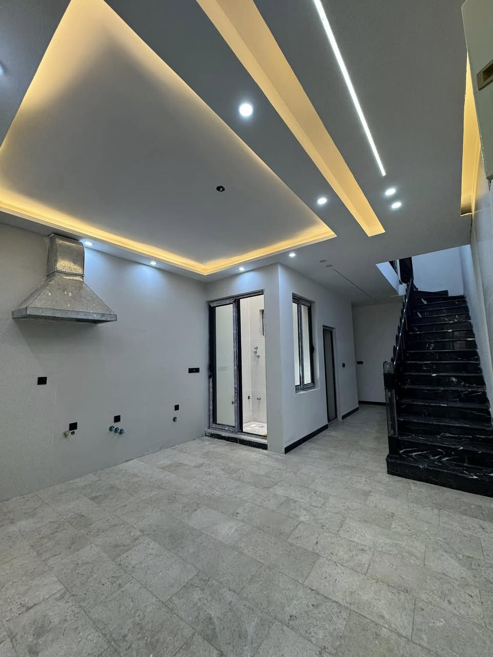 ✨ عرض حصري من شركة عماد الاستقرار للمقاولات والتطوير العقاري ✨

🏡 للبيع داران (Twin House) متجاورتان
📍 الموقع: بغداد - السيدية - مربع الضباط - خلف مجمع السفير مباشرة

🔹 مساحة كل دار: 100 م²
🔹 الواجهة: 5 متر
🔹 سنة البناء: 2026
🔹 تاريخ الإنجاز الكامل: 2026/6/14
🔹 تنفيذ وتصميم وإشراف: شركة عماد الاستقرار للمقاولات والتطوير العقاري

✅ بناء حديث بتصميم مودرن فاخر ودرجة أولى
✅ واجهة مرمر بتصميم معماري مميز
✅ تنفيذ كامل وفق المخططات والتصاميم الهندسية
✅ ديكورات داخلية حديثة مع Profiles
✅ تشجير أمام كل دار لإضفاء لمسة جمالية مميزة

محتويات كل دار:
▫️ 3 طوابق
▫️ 4 غرف نوم
▫️ 3 حمامات وخدمات
▫️ استقبال مريح
▫️ مطبخ
▫️ 2 منور
▫️ توزيع هندسي عملي يحقق الراحة والخصوصية

🏗️ جودة تنفيذ تفتخر بها شركة عماد الاستقرار
نستخدم أفضل المواد الإنشائية والتشطيبات الحديثة لنقدم داراً تجمع بين المتانة، الجمال، والراحة العائلية.

💰 لمعرفة السعر والتفاصيل الكاملة
أرسل كلمة “الاستقرار” برسالة خاصة وسيصلك السعر مباشرةً.

📞 للاستفسار او حجز موعد للمعاينة:
***********
***********
***********

📍 عنوان الشركة:
بغداد – السيدية – شارع الضباط التجاري – قرب دائرة الكهرباء
