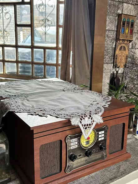 آلة موسيقية للبيع نضافه ١٠٠/١٠٠
شغالة على الرام والأقراص او الكاسيت مع أسطوانات شغالة عدد ٢  وبيهـا راديو تراثية الله شاهد اخذتهـا ب ٢٥٠ وبيها مجال 
كهربائية  للستفسار ***********
