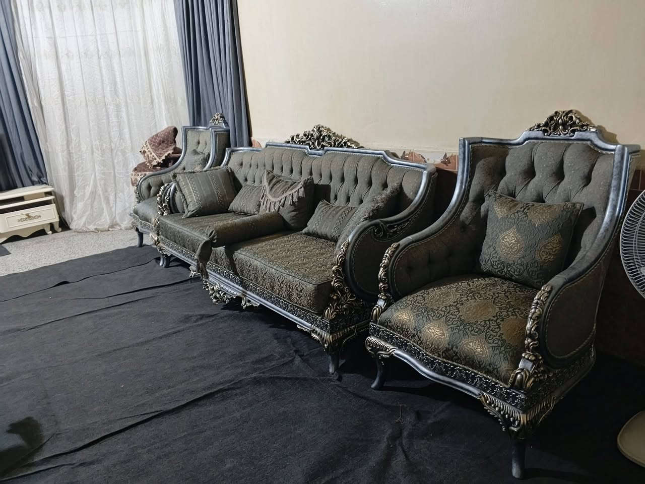 غراض للبيع كلمن وسعر تخم ملكي جديد+غرفه نوم +ثلاجه بابين+غساله اوتماتيك لمس+ميز طعام +براد طويل+كاونتر كبير الحجم +مايكرو يصير بداخل كاونتر للتصال***********
