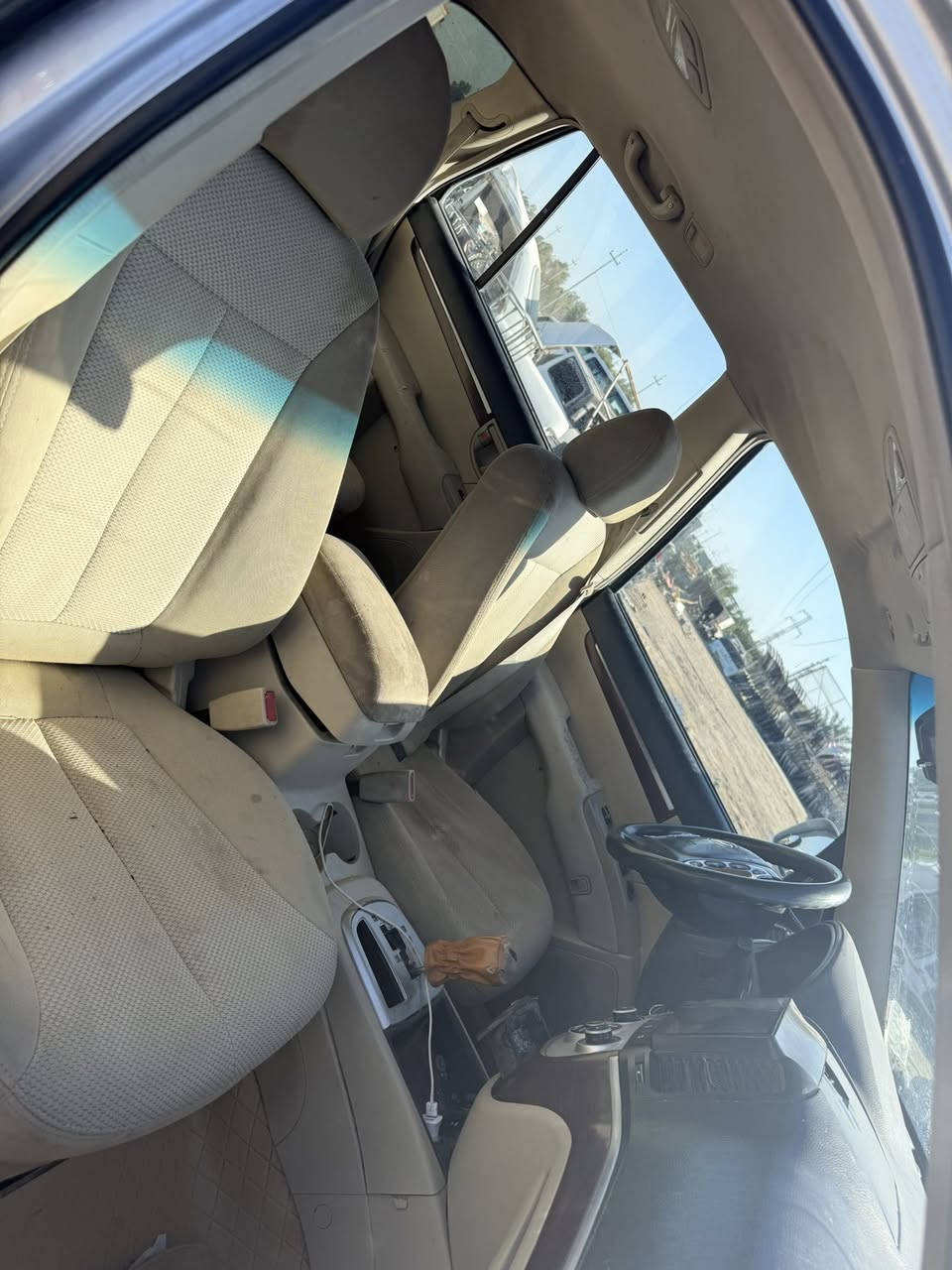 السلام عليكم
للبيع للبيع سنتافي مديل 2008 سبعه راكب 
مكينه كير كفاله
تخم تاير 
للستفسار على ارقم 

‭0775 094 4224‬
