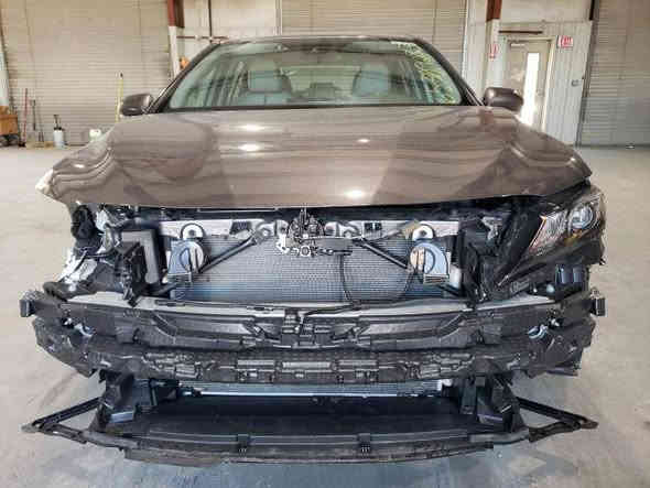 كامري وراد امريكي موديل 2023 رقم انبار معوقين وكالة عامة من شرعي  فئة SE
كرسي كهرباء 
اكشانة جلد 
شفتات سترين مثبت سرعة لايت زنزون بلادي تخم تاير جديد كير و محرك كفالة
ضرر موضح في الصور و سونار بدون ايرباك 
مكان رمادي 
سعر 200ورقة وبيه مجال 
***********
