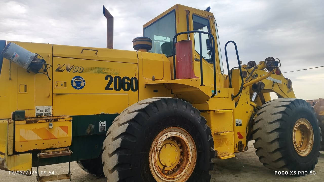 بسم الله الرحمن الرحيم
السلام عليكم شفل كاوسكي دخول جديد ما مشتغل بالعراق كفاله عامه 

شفل جاهز للعمل برغي ما مفتوح بي كير ومحرك ومضخه كله شركه 

حجم 90ZV✅ قماره تمساح قطره صبغ ما بيها للاستفسار 
☎️***********
