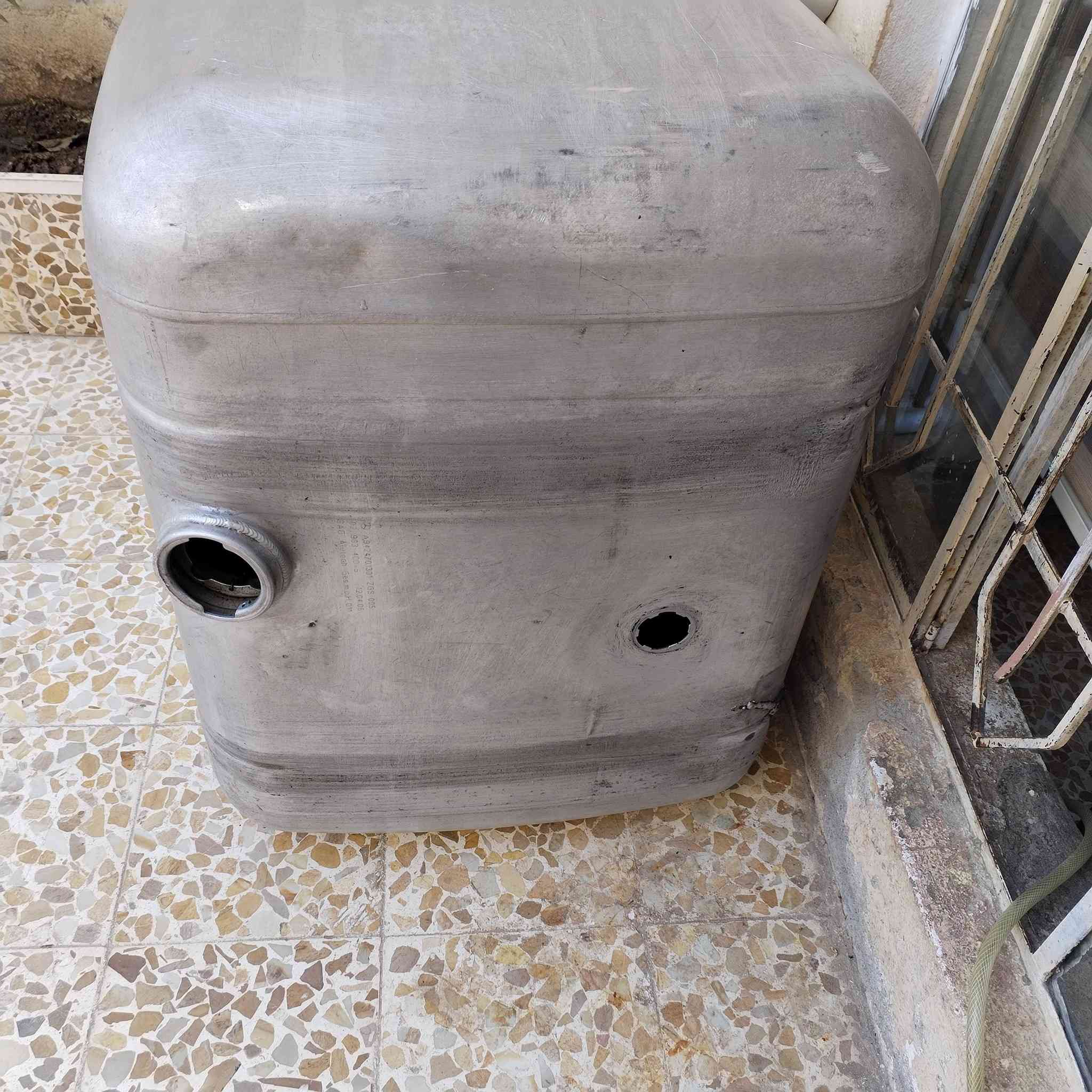 السلام وعليكم
للبيع تانكي هو والقواعد  ٤٠٠ لتر
السعر ٣٠٠


**إذا كنت صاحب هذا الإعلان وتريد حذفه لأي سبب، رجاءا أرسل رسالة إلى الدعم الفني**