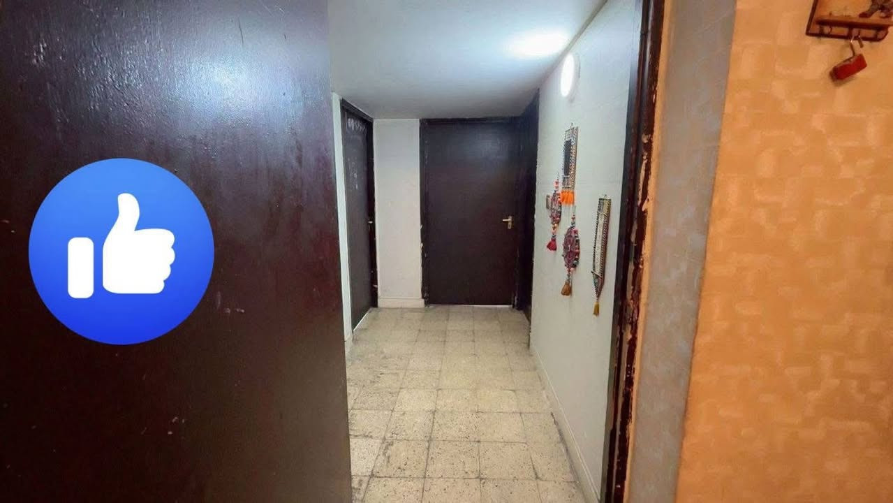 السلام عليكم ورحمة الله شقه للبيع 
مساحه 107م موقع حي الاعلام 
مجمع 6 قرب الشارع العام 
تحتوي على 
صاله مطبخ خدمات مع ثلاث غرف نوم 
للتواصل واتساب/***********
سعر مناسب جداً
