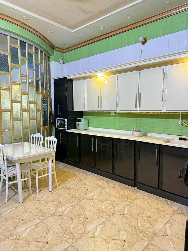 للبيع  موقع مميز
بيت ٢٥٠متر طابو صرف في الحيره (حي الحسين ) مقابل حديقه 
طابوق جمهوري وسقف صب (للطابقين )
  .يحتوي على 
الاول :ستقبال (١١x4) وغرفتين (٥x٤) 
ومطبخ 4x5
وصاله كبيره  
ومجموعه صحيه  عدد 3 داخليه وخارجيه 

الثاني :
غرفه 5x4  
وصاله كبيره
 والمجموعه الصحيه
للاستفسار خاص او الرقم ***********
