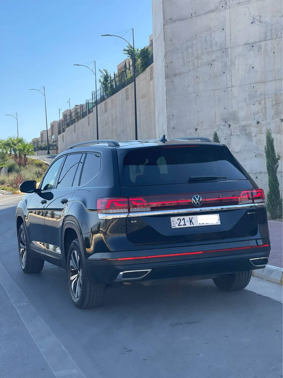 Volkswagen atlas 2024 SE 
4motion
نمونەیە لە جوانی و پاک و خاوێنی 
شاشە گەورە
شحن وایەرلێس
ناوی هەموی لەمسە
گێچ ئەلیکترۆنی
برێك بەسمە
تەنها بۆنیدی بۆیاخە بێ ناوگرتن بێ ئەیرباگ تەقین
لایتەکانیش بیلادین
٣ ڕیز کوشنە 
سوکان هیتەرە 
کوشن سارد و گەرمە
تەبرید مەرکەزیە 
IQ light واتا لایتەکانی ناوچەی کوێرەو لەگەڵ سوکان ئەسوڕێ 
فۆڕمەیشنە 
خەتی جادەیە 
تەحدید سورعەیە 
ڕادارەی پشت و پاشی هەیە…هتد) 

زۆر مواسەفاتی دیکە
ناونیشان سلێمانی 

***********
Volkswagen Atlas Se 2024
4 motion

بونيد صبخ فقط بدون دواخل بدون ايرباك
لايتات بيلادي 

بدون دواخل

المواصفات  :

4mation دبل اکسل

بصمة تشغيل

بصمة أبواب
شحن وايرلس 
شاشة كبير
رادار أمامي (تحديد مسار)
لايتات نضام iq متحرك مع ستيرن
رادار جانبي (نقاط عمياء)

رادار خلفي (تحذير من الاصطدام)

سستم سماعات FENDER

تحكم وضعيات القيادة Drive Modes 

تبريد مركزي لمس

كشنات جلد+تدفئة

هاند بريك بصمة

Android Auto 

Apple Car Play 

مانع انزلاق+ABS

شاشة كبيرة لمس

حساسات خلفية+ كاميرا 

كشنات تدفية وتبريد

تحكمات استيرن

اوتو ستارت Auto start 

اوتو ستوب Auto Stop 

وبقية المواصفات المعروفة

‎العنوان سليماني

للاتصال استفسار واتس اب

*********** السليمانية, العراق
