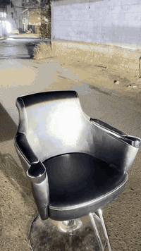 كراسي 💺 صالون جديده لون اسود ◼️  ضمان سنه كامله 💥سعر الكرسي 100 الف للتواصل : ***********
