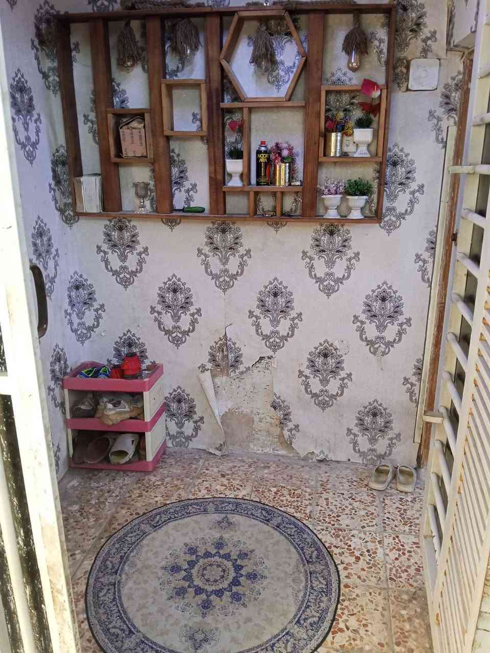 بيت للبيع العنوان الشعب شارع الصحة حي الجزائر قرب المركز الصحي للجزائر
تفاصيل البيت :الواجهة ٦ ..النزال ١٥ ....الطابق الأرضي يحتوي على استقبال واسع وكراج يوسع للسيارة وتزود من مساحته نوع السقف عكادة شيلمان ويحتوي الطابق الأرضي على مطبخ وحمام +تواليت وغرفة صغيرة للغسالة 

مدخلين للبيت من المطبخ ومن الاستقبال 

ويحتوي الطابق الاول على غرفتان واسعتان وبلكونة 

للاستفسار الاتصال على الرقم ***********

(السعر 120مليون )
المنطقة والموقع حلوات صيدلية وعيادة ومستوصف وفرن صمون ومطعم وانشائيات واسواقات مسافة السوق منه ٣ دقائق يعني موقع مريح
