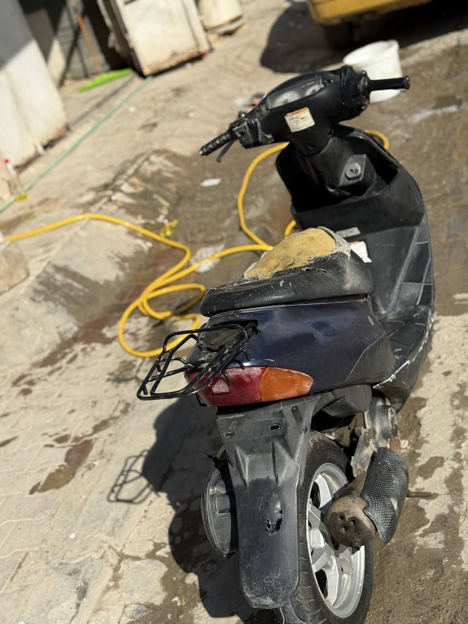 دراجه سازوكي حجم 12 العاليه دراجه شغاله وما بيها شيء بس اشوي يرادلها ترتيب تايرات جدد ول مشي مالتها حلوو السعر 300 وبيها مجال 

الاتصال ع رقم ***********
