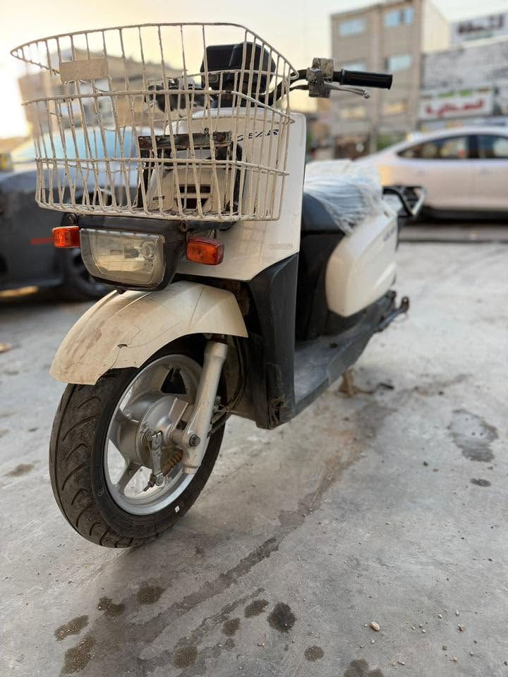 سلام عليكم 
دراجة بيكم نوزل للبيع 
كهربائيات شغاله كفراتها نضيفة وبلادية
رايدها ب 300 بيها مجال شي قليل للشراي 
مكاني بغداد الحرية الدولعي 
الاتصال على الرقم ***********
