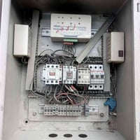 بوردات 3 وثنين بس الهيكل يعني خمس بوردات.  وقاطع وياهن معرض فاين السعر...