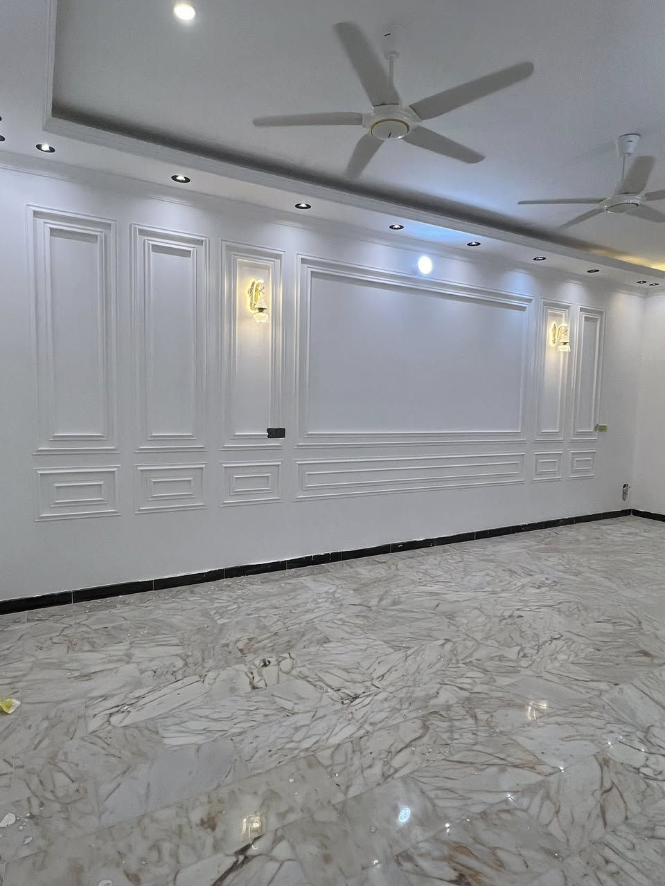BETEK
منتج داخلى طافي  قابل للمسح
لمسة احترافية لكل الجدران 
*********** //كادر صبغ داخل العمارة للعمل اسقف جبس  بورد وطلاء الجدران وتصليح الرطوبه //وعمل تغيير وصبغ الابواب الصاجيه والشبابيك
