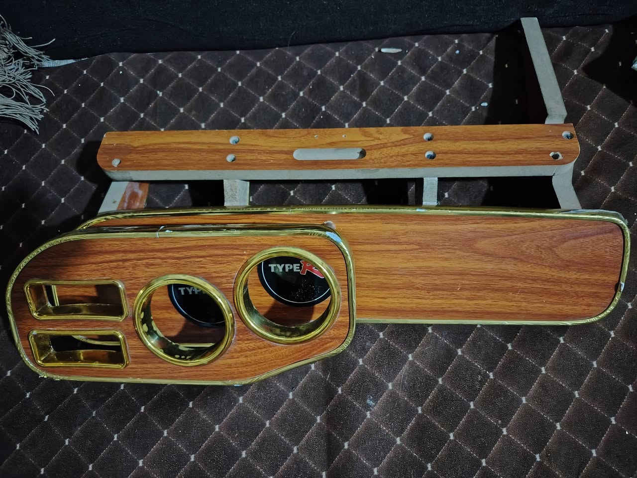 سلام عليكم ميز ملكه جديد ويا طفايه جكاير سعر ٥٥ وبي مجال لشراي متواجت واتساب ***********
