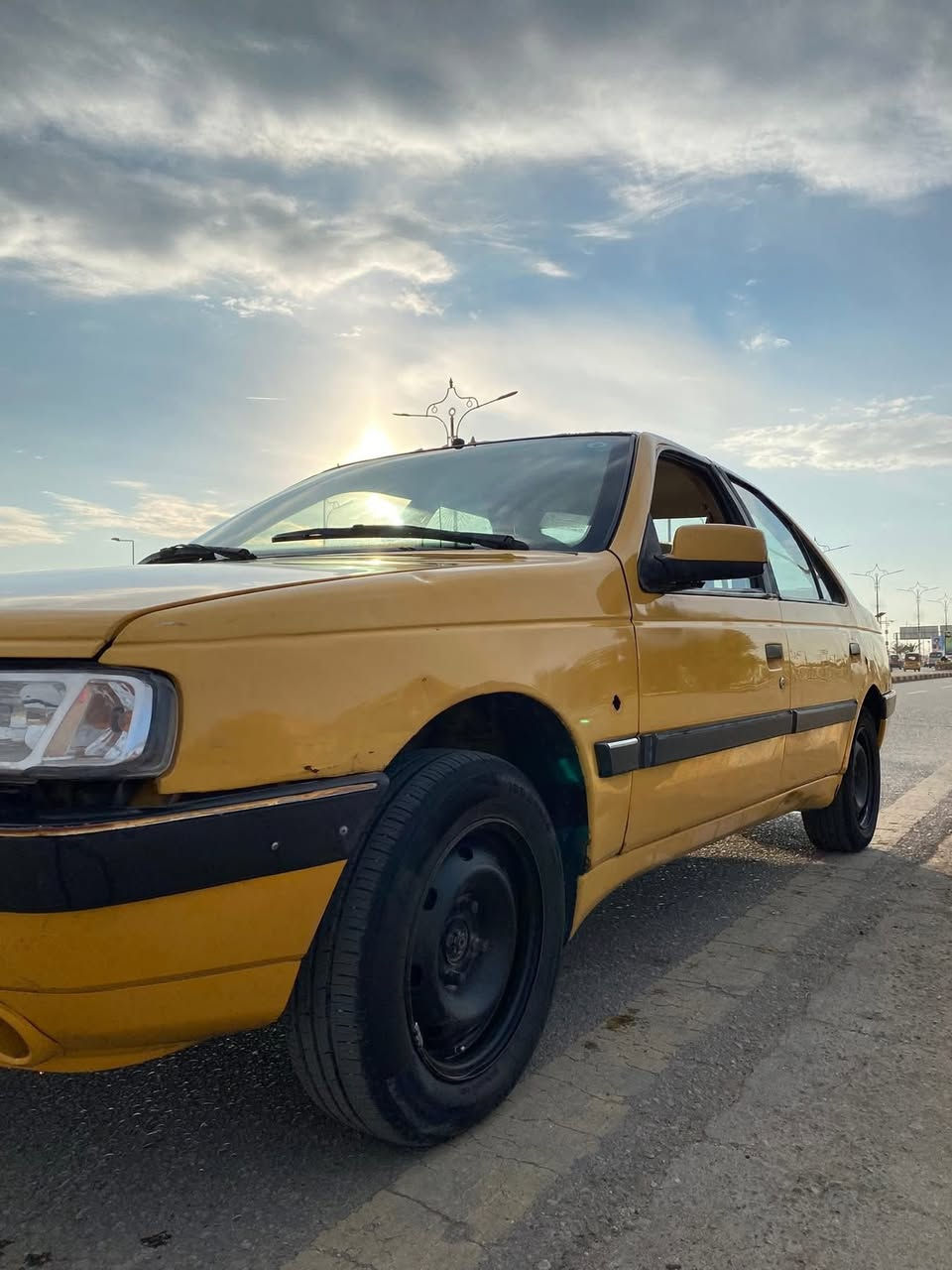 بيجو 405 موديل 2016
بيه بارد بسيط بالباب الي وره السايق 

تخم تاير جديد 

سنويه بأسمي لل29

مكينه لا تبخير لا تنقيص 

مفتوحه كازكت 

حداديه 70‎%‎

مشط جديد 

باتري جديد 

سعر 42 وبيه مجال للطيبين 

مكاني العماره 

***********
