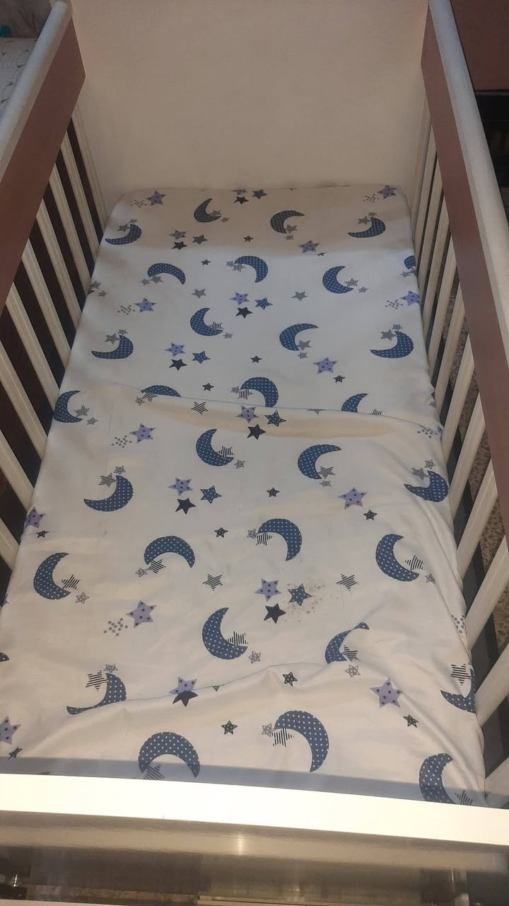 السلام عليكم ورحمة الله وبركاته
سرير اطفال  كامل  للبيع


**إذا كنت صاحب هذا الإعلان وتريد حذفه لأي سبب، رجاءا أرسل رسالة إلى الدعم الفني**