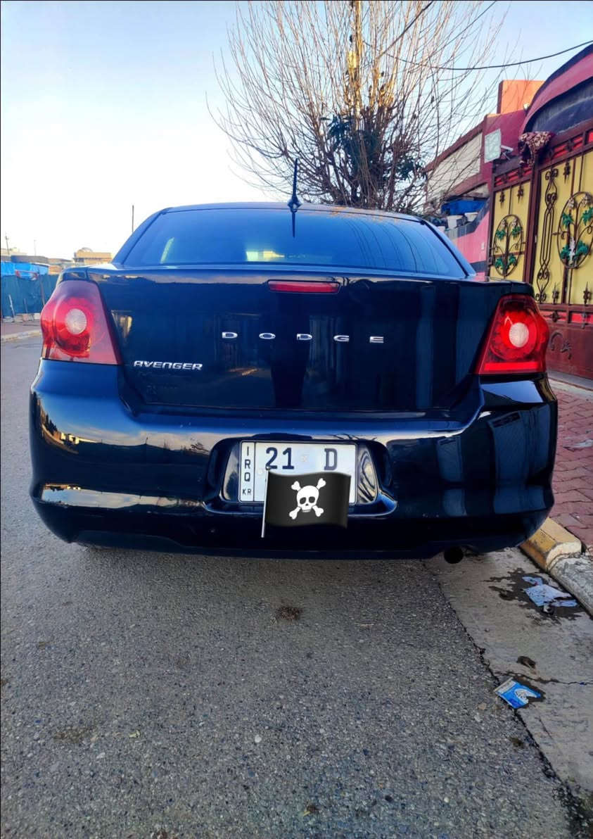 دوج افينجر مۆديل 2011 چوار بستون(2.4) فول فول مواصفات رةنگي رةش 
سئ پارچةي بةس پةمپة لةسةر كال بونةوة دةعمي نية سةقفيشي كالبونةوة هةية لةزگةم ليداوة يةك پارجة لةرةنگي خوي
مواصةفات كوشن جلدو هيتةرو كارةباي .ئاوينة كارةباي دژةفولو هيتةر .بيلاد شاشةية.ماركةي سةماعةكاني bostona و زايدةن usb.سةيارةكة بيلاد شةغالة  لةدورةوة ئيشي پي ئةكةي. سلايدە و لايت ئۆتۆية.تايةي لوكة تةبريد گةرمي تةقةو رةقة كامل بةشةرت كارةبايات هةمووي لةسةر دةقي شةريكةية. سةيارةكة 140 هةزار ميل روشتوة .دوجامي پيشةوة اوتوية سةنةوي تا 2029  تازةية.  داواي 83 گةلاو معامةلةيةكي كةم  هةموو زانياريكانم داناوة ***********  ناونيشان سليماني بازيان السليمانية, العراق
