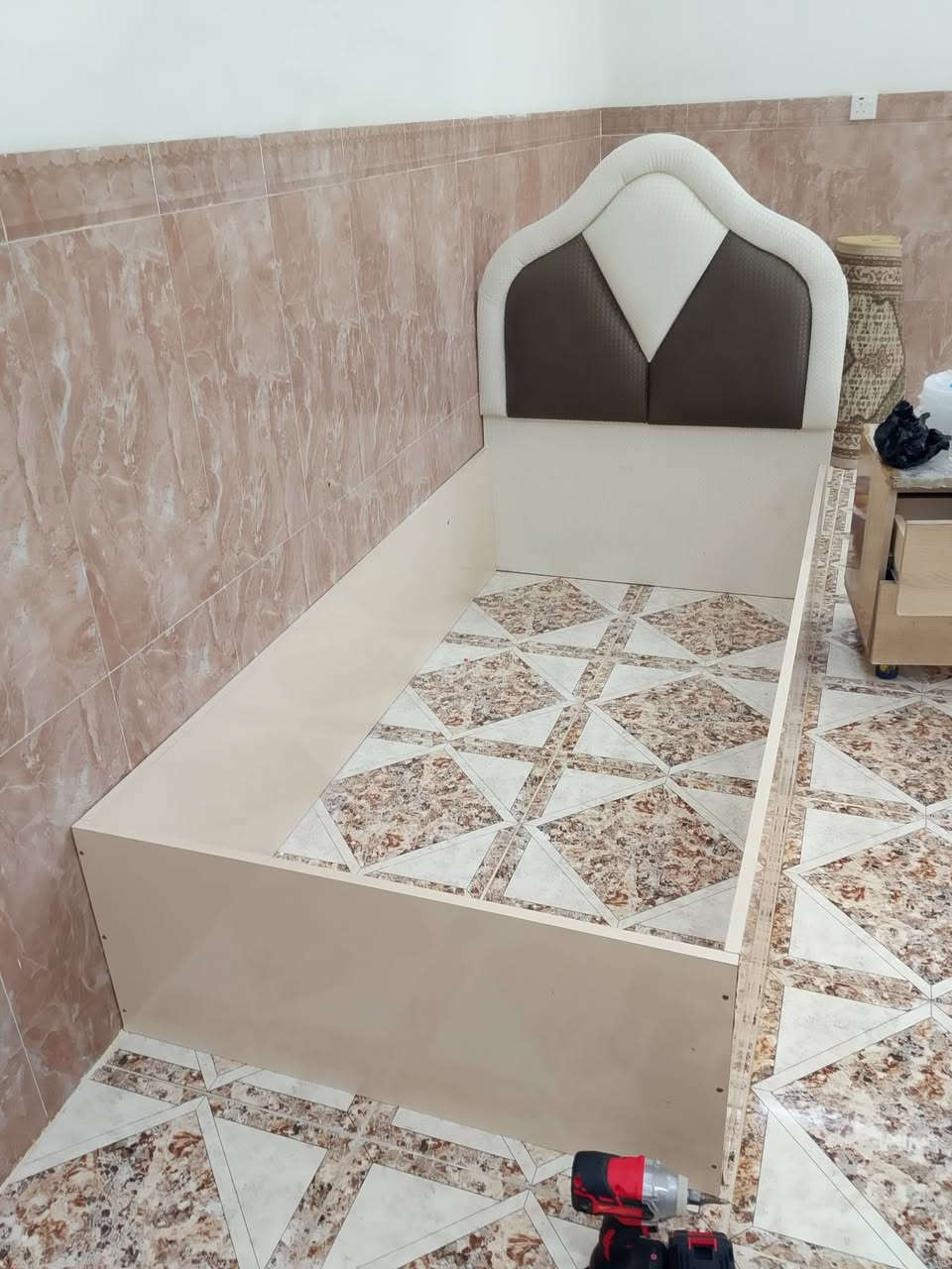 بۆ فرۆشتن یەک نە فە ری یە ***********
