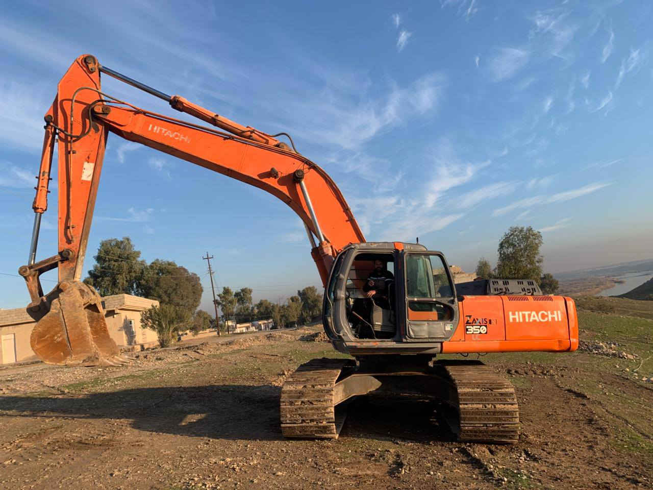 السلام عليكم حفار هيتاشي للبيع
330
مکینه نوع ازوز موديل 2002 رقم اربيل حت التبريد شغال شرط التحويل السعر 350 بي مجال قليل

حفار جاهز مابي اي نص من كل النواحي المكان موصل التواصل معه صاحب الرقم ***********/***********
