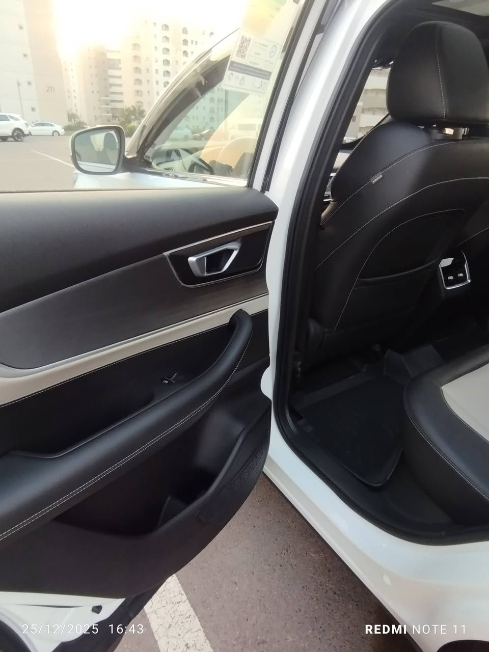 بيع بدون مراوس السعر (١٩ مليون و٧٥٠ الف عراقي) بيها مجال شي بسيط حك الجية على وضع الشركة برغي مامفتوح بيها وشرط السونار والعدة والكتلوكات وكل تفاصيل الشركة  موجودة بيها ماشية 40 الف كيلو وقابلة للزيادة وملتزم بلصيانة حرة بأسمي رقم بغداد دولي هزة جديدة يعني تحويل نفس اليوم خلال ساعة تستلم السنوية جاهزةمتصرف عليها ربع دينار واحلى من الصور تجي وتشوف عنواني بغداد الشعب الشراي يتصل او على الخاص لاتكتبلي سعر بالتعليقات لن مراح اجاوبك*********** واتساب
‏🚘 الموديل 2022
‏🚘 سعة المحرك 1,5L تيربو 
‏🚘 مرتبط بناقل حركة أوتوماتيكي 9سرعات
‏🚘 عدد AIR BAG 6 ‼️
‏🚘 حساسات خلفية
‏🚘 لايت زينون + LED
‏🚘 كشافات 
‏🚘 بك لايت LED 
‏🚘 حجم الاطار 235/60R18
‏🚘 اريل نفكيتر 
‏🚘 هاند بريك بصمة 
‏🚘 مفتاح التشغيل بصمة + ترحيب فتح وإغلاق 
‏🚘 دشبول شاشة تفاعلي
‏🚘 شاشة لمس تدعم اندرويد اوتو ابل كاربلي
‏🚘 كاميرا دوارة ٣٦٠ خمس كامرات 
‏🚘 المقاعد جلد 
‏🚘 المودات والأوامر الصوتية
‏🚘 مثبت السرعة Cruise 
‏🚘 أوضاع القيادة Drive Mode
‏🚘 فحص أنظمة السيارة 
‏🚘 مقود جلد حياكة رياضي كهربائي متحرك 4 أوضاع 
‏🚘 حساسات ضغط اطارات
‏🚘 تبريد شاشة مناخين منفصلين 
‏🚘 قطعتين تبريد 
‏🚘 التحكم بمقود الگير جويستك
‏🚘 ا ABS 
‏🚘 أوتو هولد 
‏🚘ا ISOFIX ايزو فكس
‏🚘 نظام مانع الانزلاق
‏🚘 تتسع المقصورة الداخلية ل 5 راكب 
‏🚘 اشارة في المرايا الجانبية قابلة للطي 
‏🚘 مخرج منفذ الطاقة ⚡
‏🚘 شاحن هاتف Wireless 
‏🚘 ا Bluetooth / USB 
‏🚘جام سياره حمايه للطفل 
‏🚘فتح جميع جامات سياره من بصمة + تشغيل عن بعد مع التبريد 
‏🚙 مساعد نزول منحدرات 
‏🌈 إنارة محيطية7الوان
‏🔑بصمه العدد (2) 
‏ظمان الشركة ست سنوات او 200الف 
.
