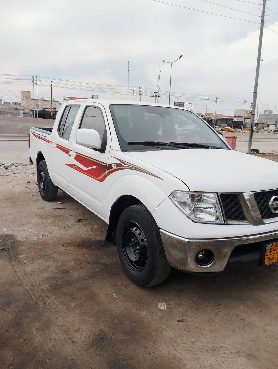 نيفارا للبيع موديل 2012 رقم دهوك السياره جاهزه محرك كير طخم تاير حداده ممتاز
مگفوله من الگلبه والچفيه
 بيها ضربات وبيه صبغ
السعر النهائي 63 $
السياره موجوده في البصره 
‏‪0781 871 1147‬‏
‏‪0770 326 8241‬‏
