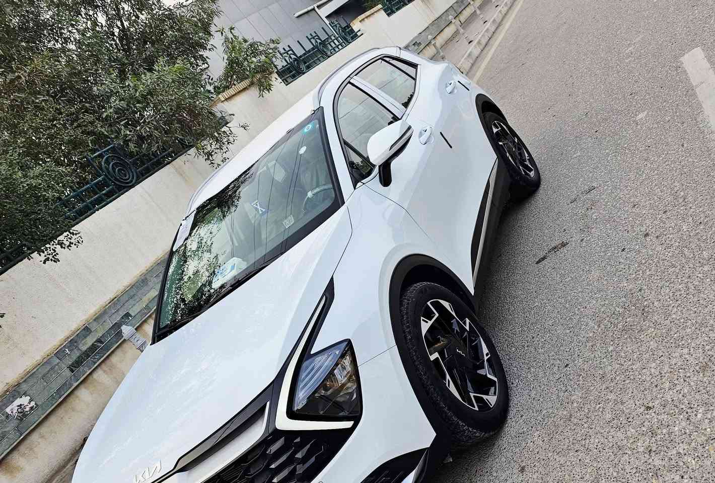 كيا سبورتج موديل 2025 ماشية 4000 بعدها بستيكرات الشركة فول مواصفات 1/1 ما عدا البنوراما
محرك 4 سلندر سعة 2000cc دوش كير اي تي
رقم بغداد الدولي تتحول ثاني يوم بأسمك راعيها بالعمارة ومكان السيارة بالعمارة 
قمارة حديد
حساس امامي وخلفي
تحكم استيرن جهتين
تبريد قطعتين
شاشة متصلة
كامرة خلفيه دوارة
بصمة تشغيل وبصمة ابواب
تشغيل عن بعد
شفتات كير
شاحن واير ليس
صندوق كهرباء
مقاعد مخمل كهرباء تدفئة 
ويل كب 19انج
لد نهاري كشافات زينون
مود درايف
اوتو هولد
سعرها 252 وبيها مجال حك الجية 
للأتصال على الرقم ***********
