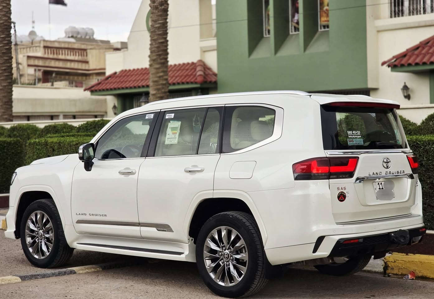 سعر جداً مناااااسب ارخص لاندكروز 2024  VX ساز لمتد اصلي بعدها بالضمان المواصـفـات 4 كامرات و فتحة سقف و كشنات الاماميه كهربائية و تدفئة و تبريد و الكشنات الوسطيه تبريد و كشنات الخلفيه كهربائية كشاف LED مصابيح امامية 3 عدسات LED نظام ترحيب في الأبواب خزن ميموري صندوق كهربائي كامرات 360 درجة شحن لاسلكي ثلاجة 
نظام تعليق نظام زحف دفلوك امامي خلفي 
دبل ثكيل  دبل خفيف شاشات خلفية مثبت سرعة تحديد مسار سماعات JBL بعد هواي مواصفات ماشية 53 الف السياره بيها براغي البنيد مفتوحه بدون تبديل و رصعه في الباب خلف السائق ومسحوبه بارد رقم بغداد ومكانها بغداد
السعر 685 ورقه للأستفسار ***********
