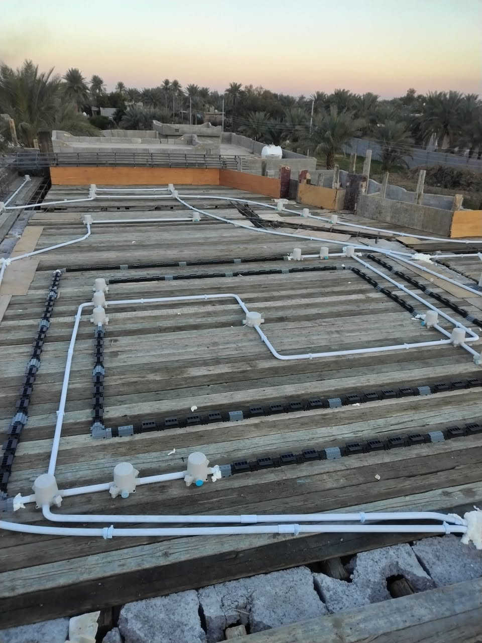 الحمد لله اليوم تم انجاز بيت احد الاخوه اناره بروفايل ونشر سقف
احمد العيساوي ***********
