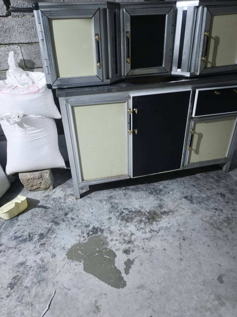 السلام عليكم كاونترات للبيع نضيفات السعر اتصال واتساب ***********
