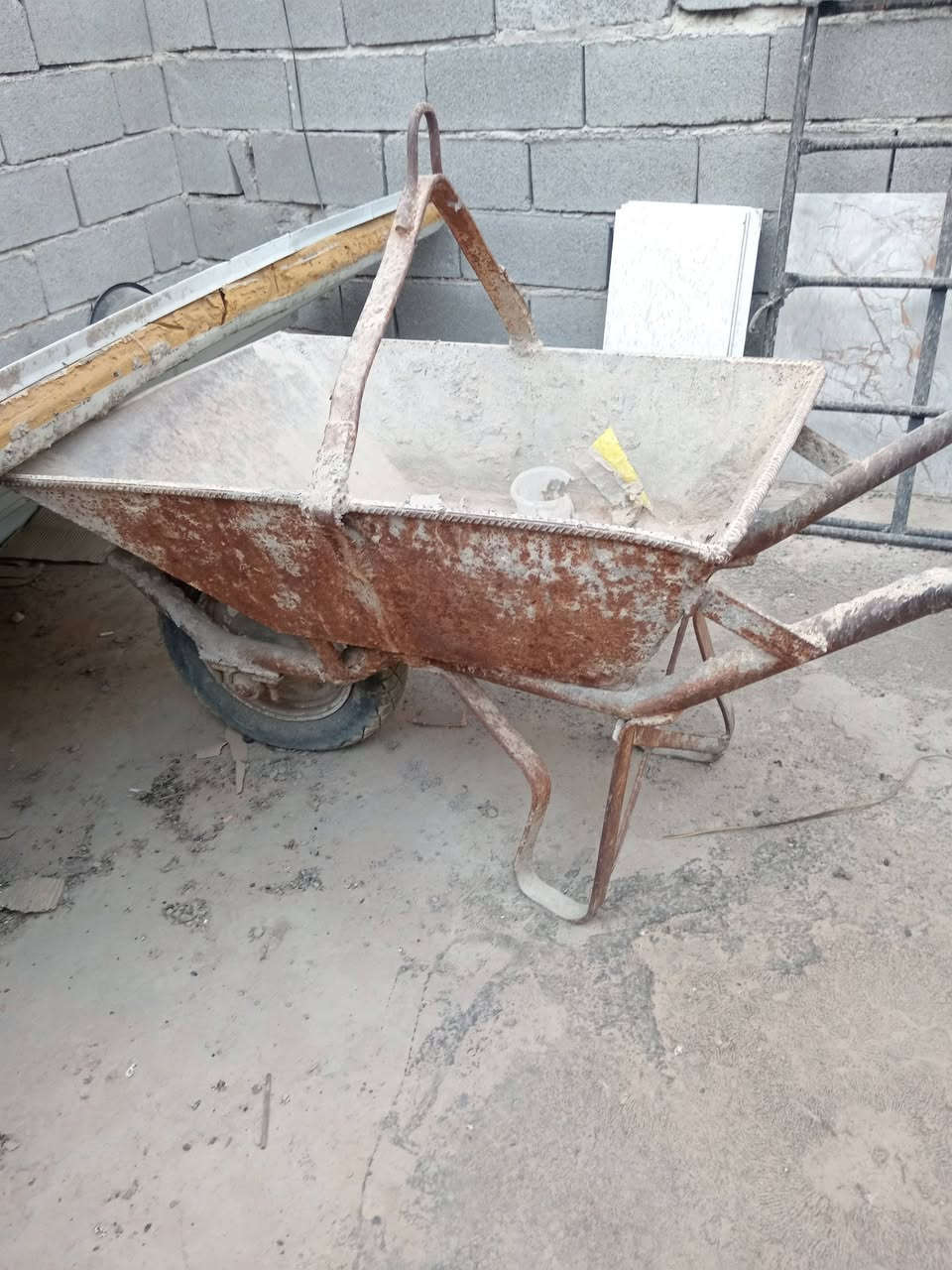 سلام عليكم ونج ايطالي البيع وياه عربانه وحده العنوان بغداد شهداءالبياع قرب سوق رضا  ***********

