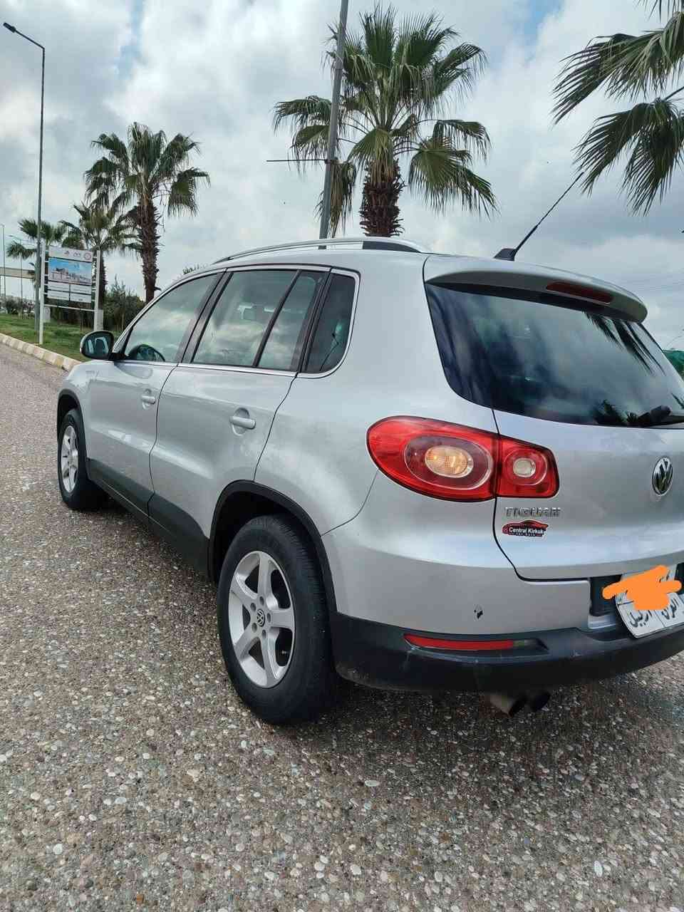 السلام عليكم للبيع والمراوس باسات فول مواصفات محرك وكير شرط نظام حساس 10حول السياره كشنات حراري تبريد مركزي قطعتين اوتو هيند بريك مكينه  4سلندر. سقف بانوراما كلها شغاله وظع الشركه صبغ نص باب فقط باتري وتايرات جديد كامره خلفي شاشه نظام سماعت ديجي ليت زينون بلاد متحرك تحكم ستيرن.  بيها بطاقه بانزين شرط تحويل والغرامات مكاني كركوك بيع ومراوس ***********
