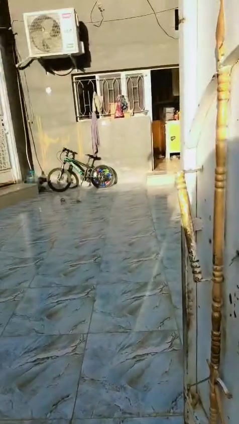 السلام عليكم  بيت للبيع الساحه200م حي الثوره قرب جامع الاسكان ثاني فرع وهاذا رقمي خاص ما اجاوب ***********
