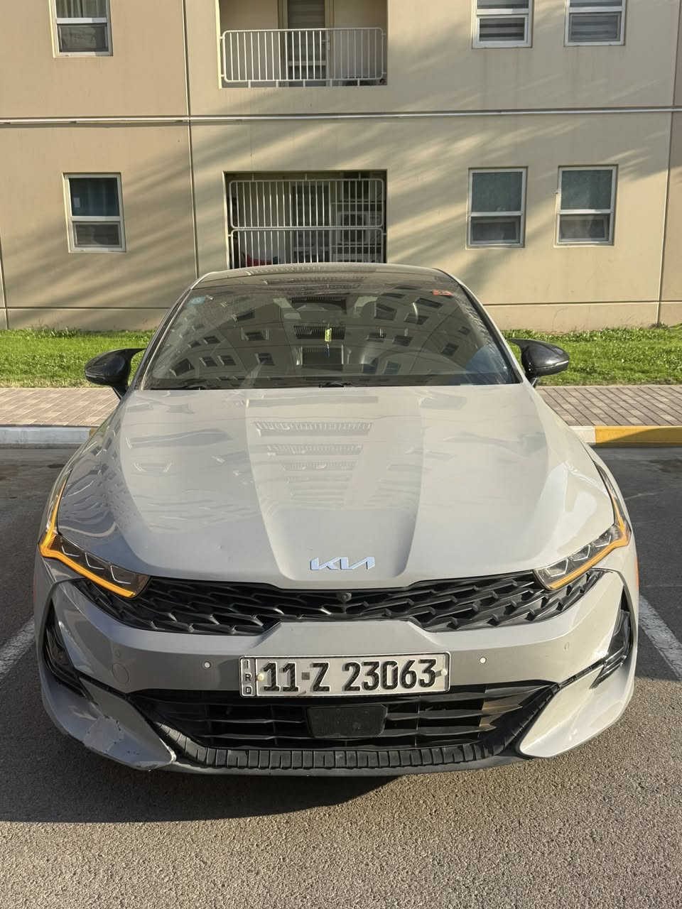 السلام عليكم 
كي فايف 2022 جيتي 2500 تيربو  فول مواصفات للاخير 
كشنات كهرباء رادرات حساسات مري شفط 4 كامرات تدفئ تبريد مقاعد وتدفئة ستيرن بنوراما وهواي مواصفات .. 
رقم بغداد باسمي تحويل مباشر 
السياره وياها بصمات ثنين انطيهن وياها 
حادثها جانبي بجم كبس مبدل بيها جاملغ وباب سايق وجاملغ خلفي وباب خلفي كلير فقط بدون معجون بدون تبديل   ماشيه السياره 59 الف ميل
السياره مكفولة من  الدواخل بدون شاصي وبدون لغد  كفالة وعندي سونار بيها 

سعر 175 مكاني بغداد زيونة 

***********
