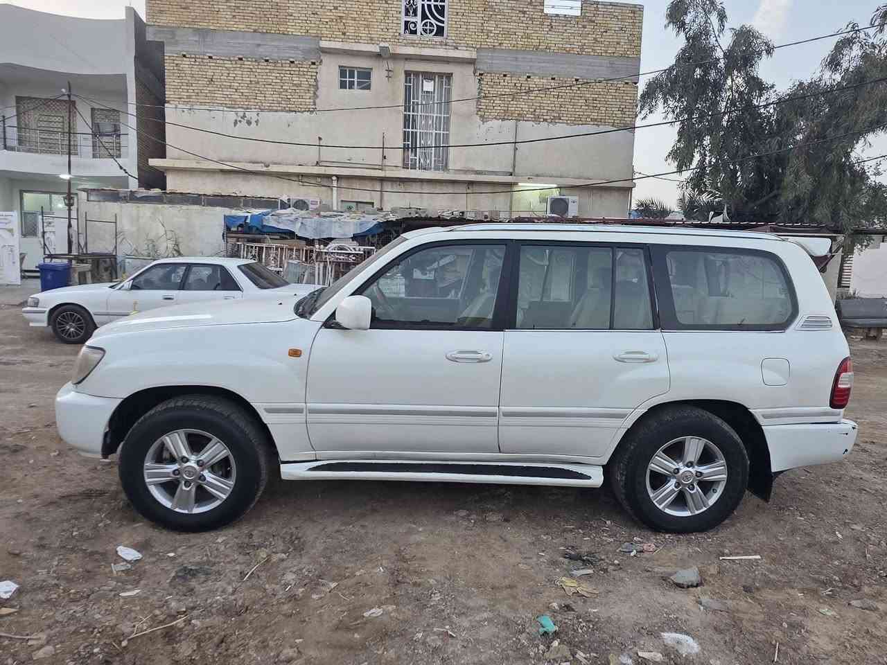 السلام عليكم 
سيارة لاند كروز موديل 2006  بأسمي تحويل مباشر 
مصبوغة أحزام 
السعر 140$ 
للاستفسار الاتصال على الرقم 
***********
***********
العنوان /واسط / الكوت الجديدة
