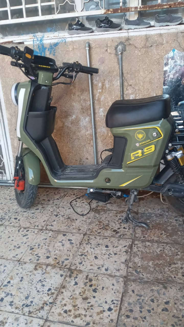 دراجه ار ٩للبيع ٥بطاريات اكبار السعر ٣٧٥وبيه مجال حي الجهاد ***********
