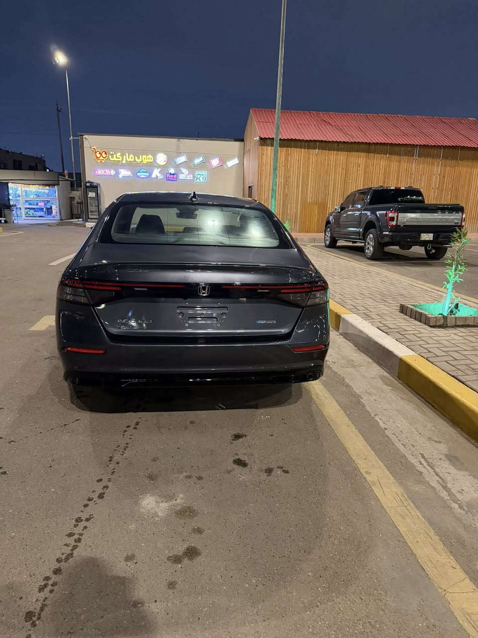السلام عليكم هوندا اكورد EXL موديل 25 حادث خفيف موضح بل صور بدون دواخل ماشية 10 الف السعر 220$ للاستفسار ***********
***********
