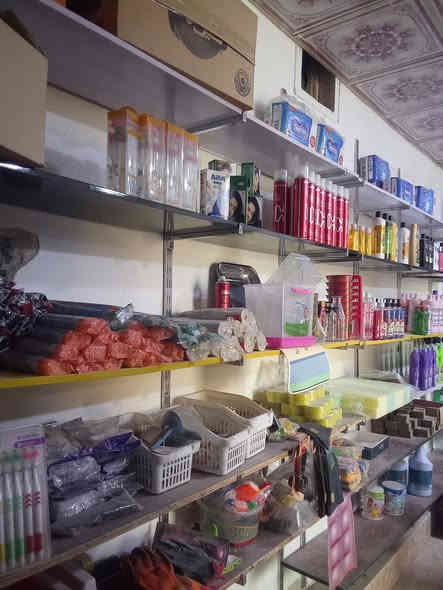 السلام عليكم ورحمة الله وبركاته
اخوان محل للبيع  او مراوس بسيارة حسب القناعه
العنوان الخمسه كيلو الشارع السايدين الحولي 
الاستفسار ***********
