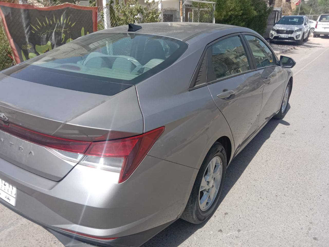 السلام عليكم الانتره وارد امريكي موديل ٢٠٢١ حادثها بسيط بدون دواخل نص فول ماشيه قليل ٦٠ الف
السياره نضيفه رايدها ١٤٠ وبيها مجال 
***********
