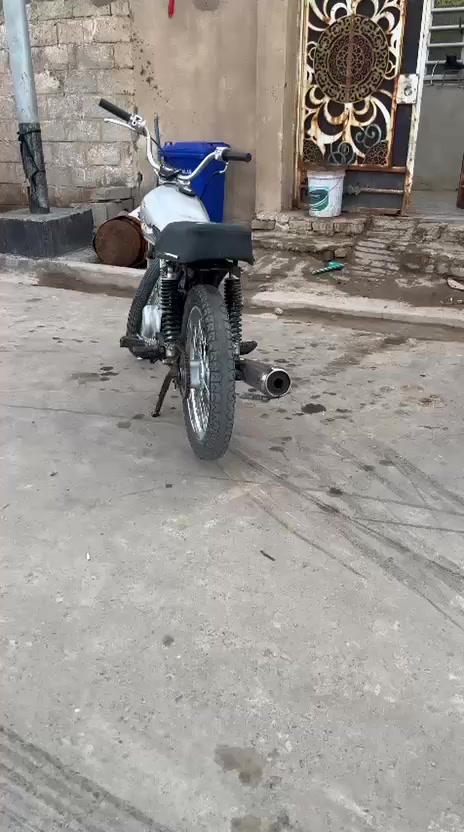 سلأم عليكم دراجه للبيع بدون بدون مكفوله عشأريأن دراجه نضيفه مجفته مبدل ولفات سعر600وبيا مجال قليل مكاني ميسان العماره تصل عل رقم***********
