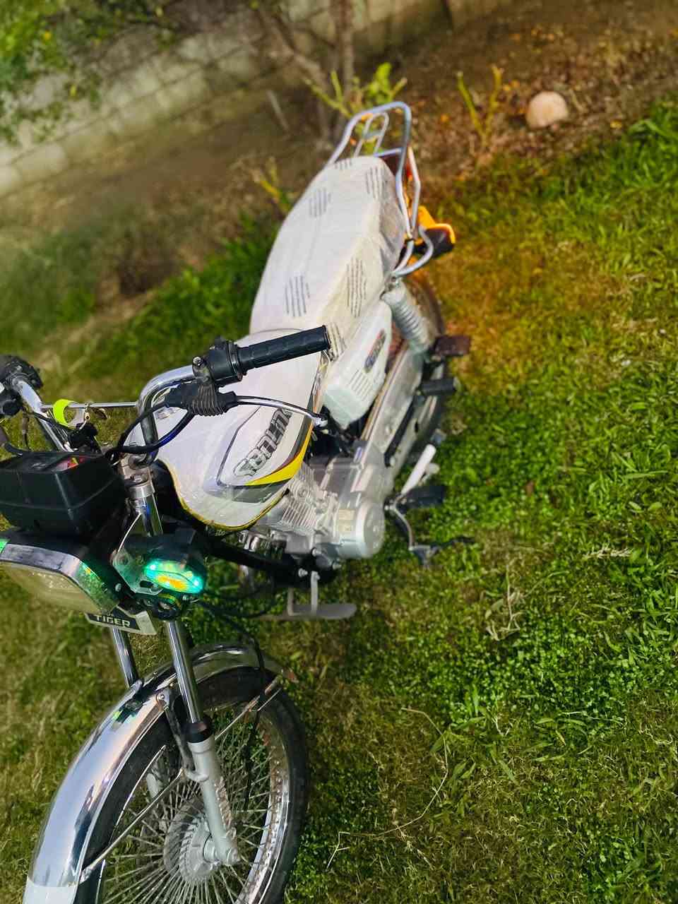 سلام عليكم دراجه تايكر موديل 23 محرك مامفتوح ماممدود عليه اصبانه دراجه خير من الله مال جناي اوراق اصولي السعر 600 وبيه مجال الستفسار ***********
